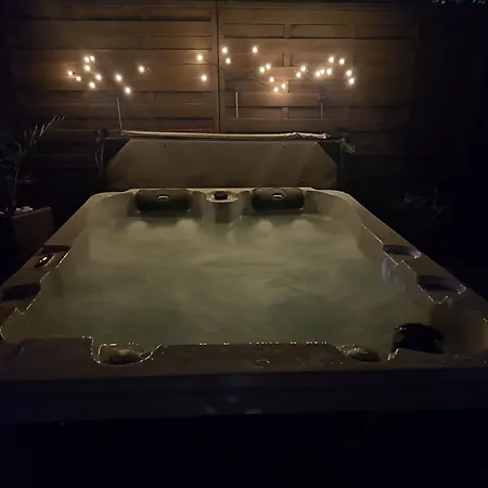 Сasa de vacaciones Casa Mirelia - For Two With Garden And Whirlpool Kaštelir
