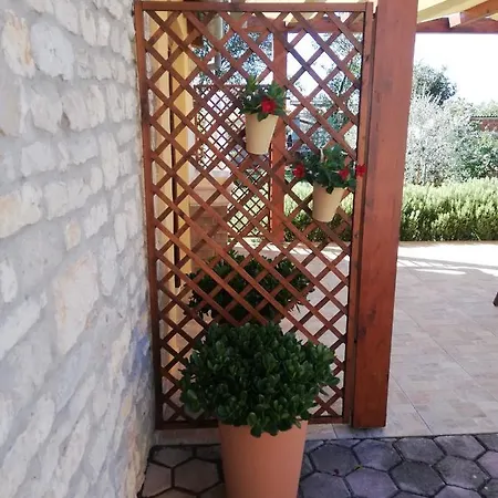בית נופש Casa Mirelia - For Two With Garden And Whirlpool Kaštelir