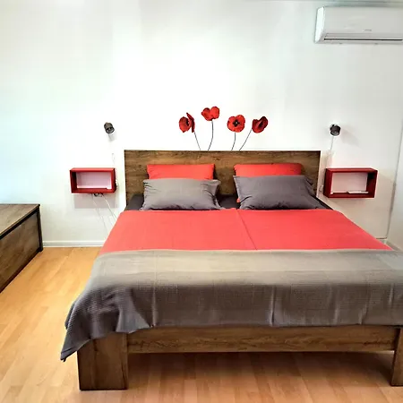 Casa Mirelia - For Two With Garden And Whirlpool Holiday home Kastelir