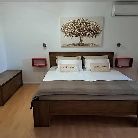 Casa de Férias Casa Mirelia - For Two With Garden And Whirlpool