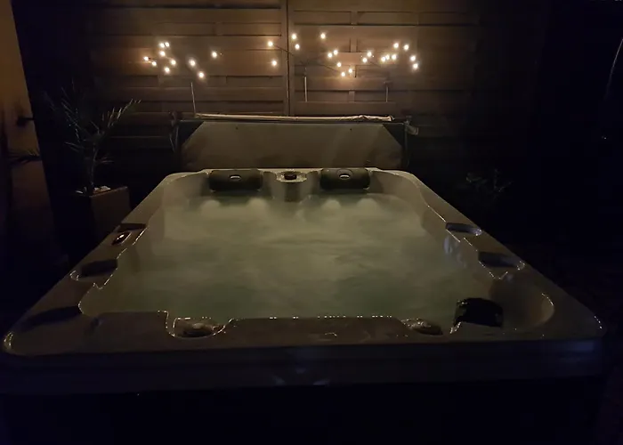 펜션 Casa Mirelia - For Two With Garden And Whirlpool Kaštelir