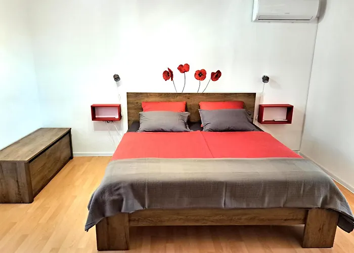 Casa Mirelia - For Two With Garden And Whirlpool Сasa de vacaciones Kaštelir